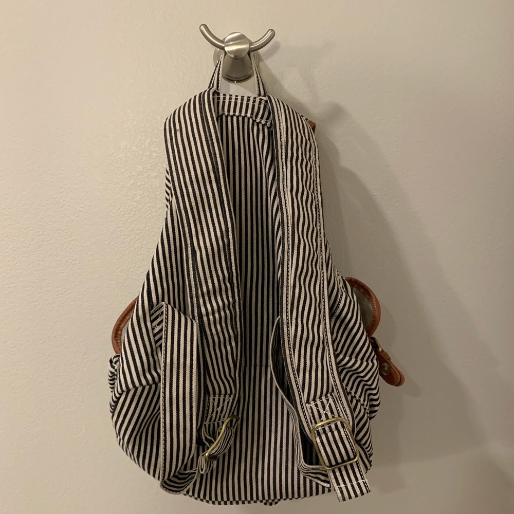 Striped backpack - Picture 4 of 4
